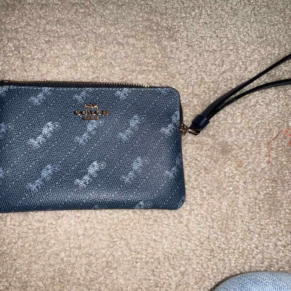 Coach wallet with signature carriage